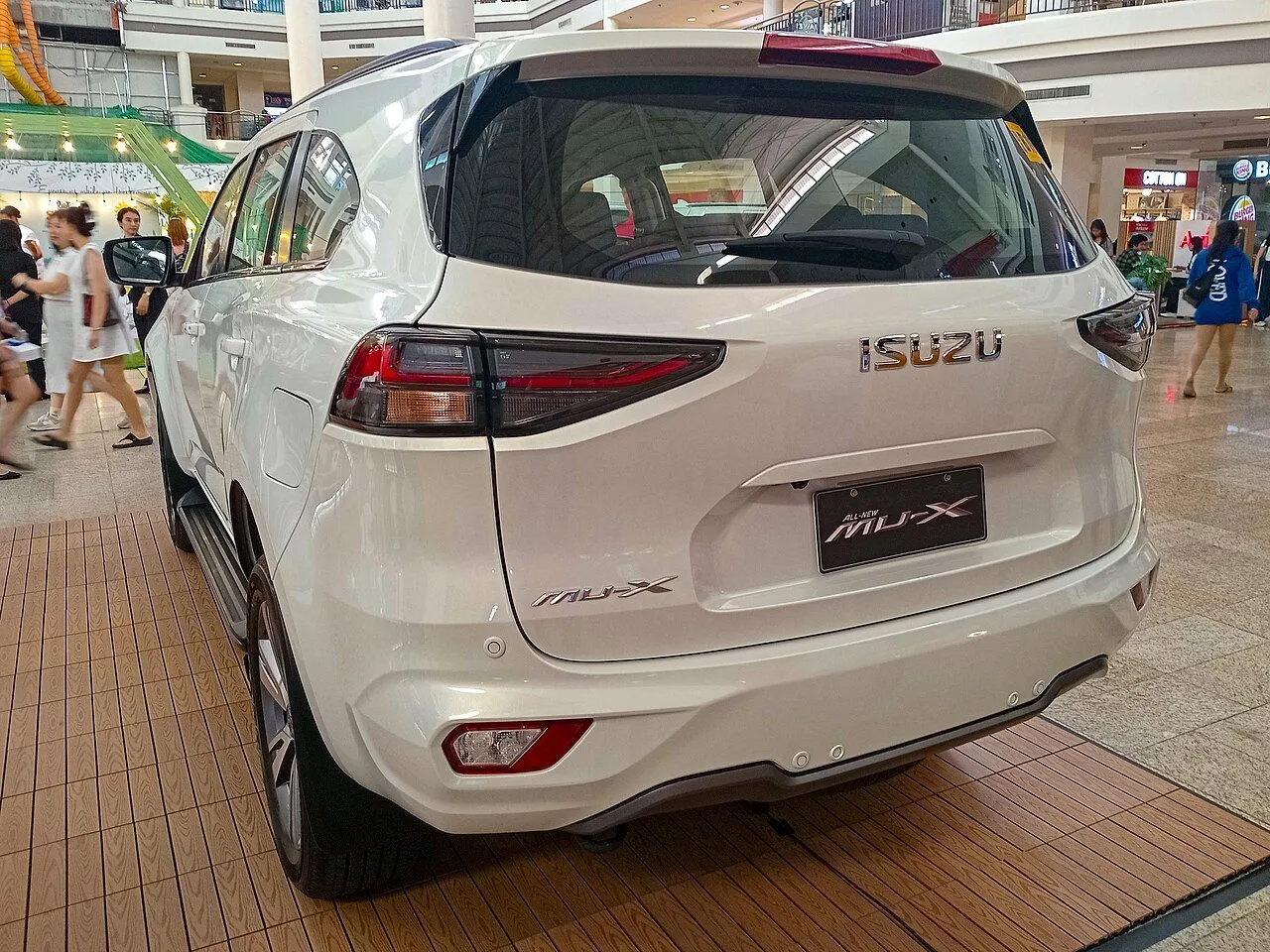 Isuzu mu-X Premium 1.9 4x4 AT 2024, ảnh 2