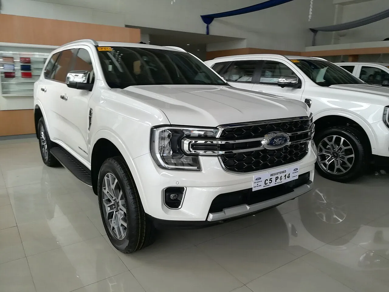 Ford Everest Titanium+ 2.0 AT 4x4 2023, ảnh 2