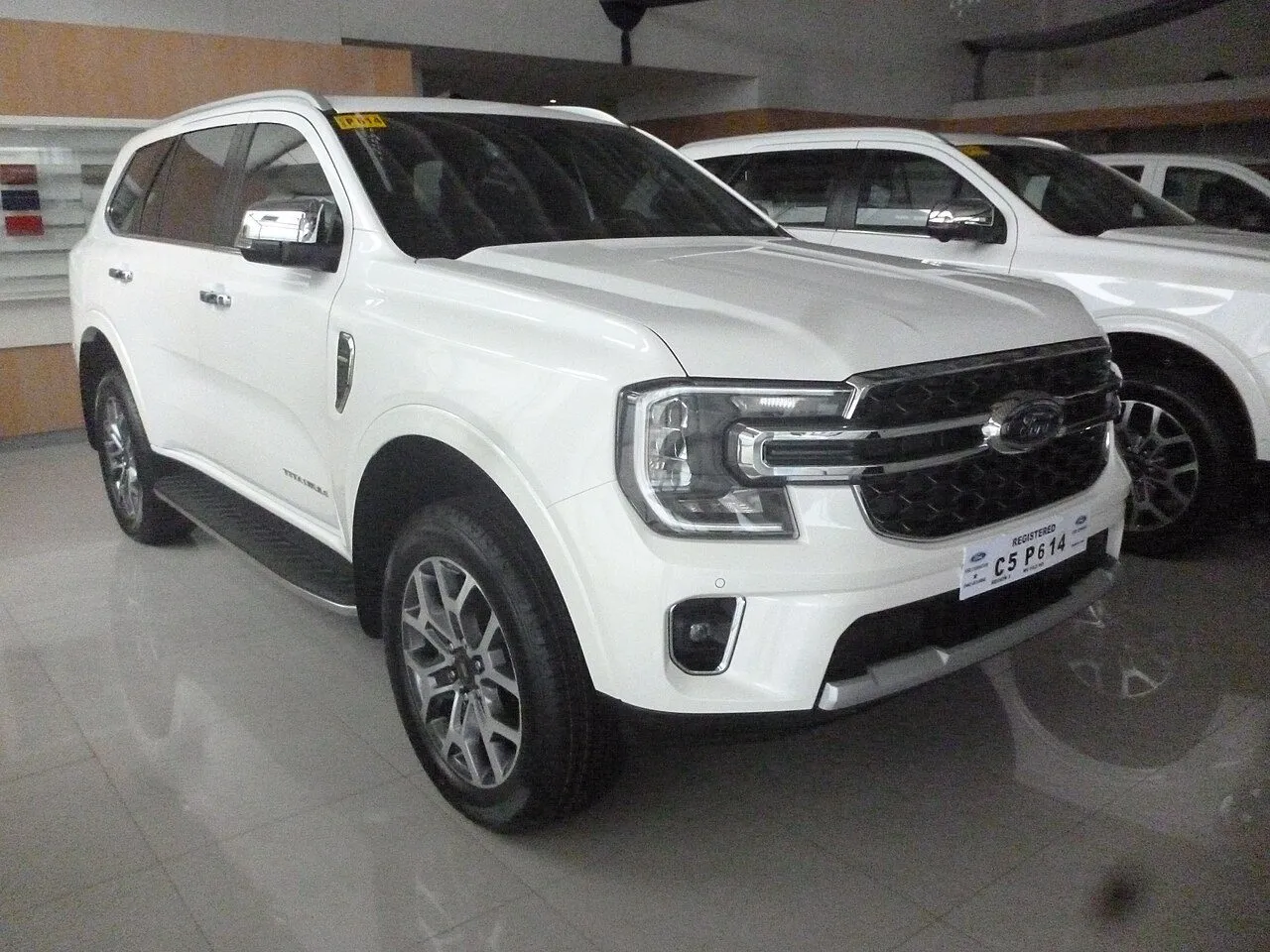 Ford Everest Titanium+ 2.0 AT 4x4 2023, ảnh 3