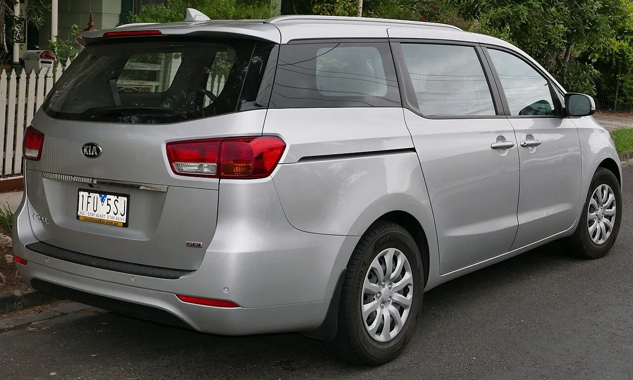 Kia Carnival 2.2D Premium 2016, ảnh 2
