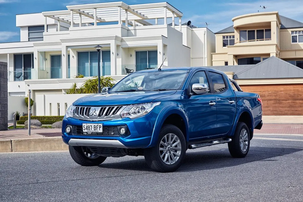 Mitsubishi Triton 4x2 MT 2016