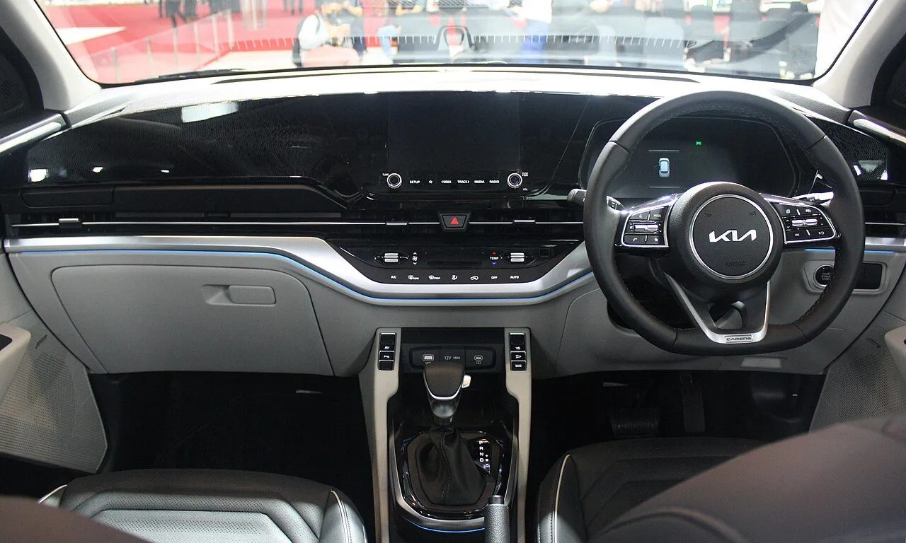 Kia Carens 1.5G Luxury 2022, ảnh 3