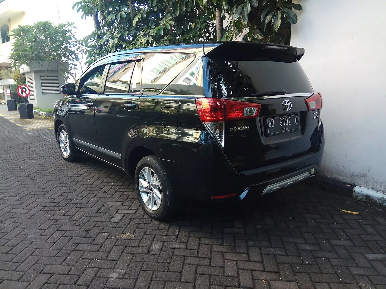 Toyota Innova Cross 2.0V 2017, ảnh 2