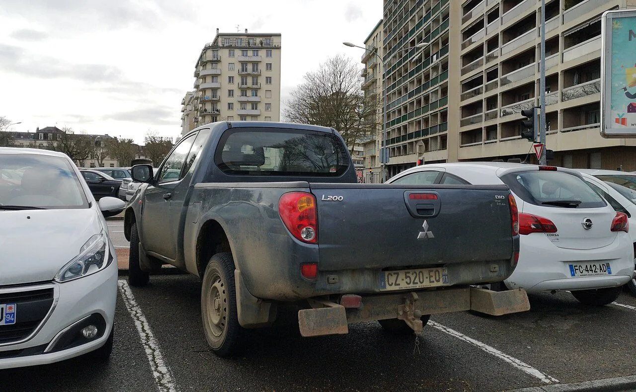 Mitsubishi Triton 4x2 MT 2019, ảnh 2