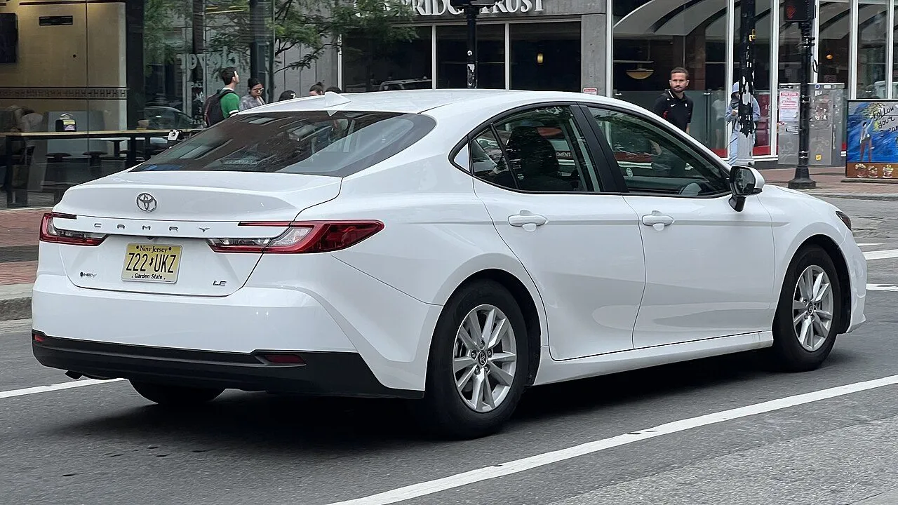 Toyota Camry 2.5Q 2024