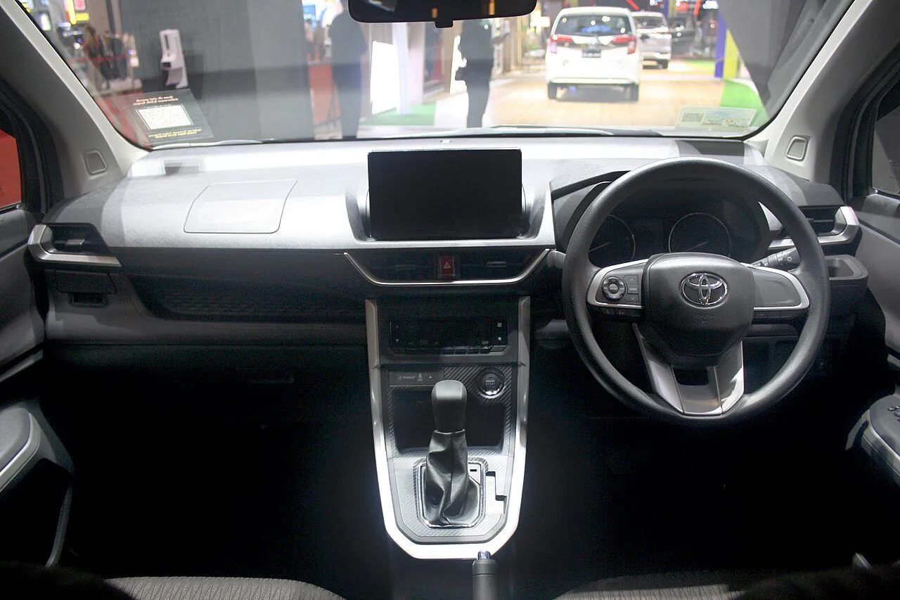 Toyota Avanza Premio MT 2021, ảnh 3