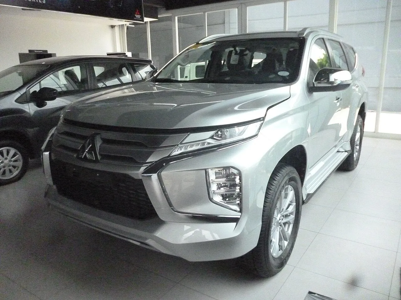 Mitsubishi Pajero Sport 2.4D 4x4 AT Premium 2023, ảnh 2
