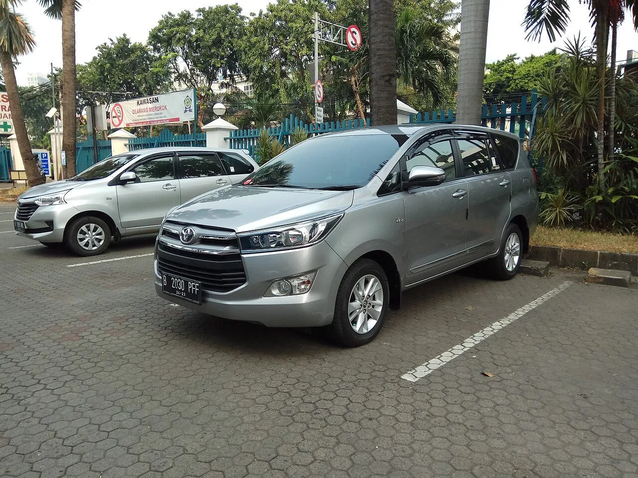 Toyota Innova 2.0G AT 2018