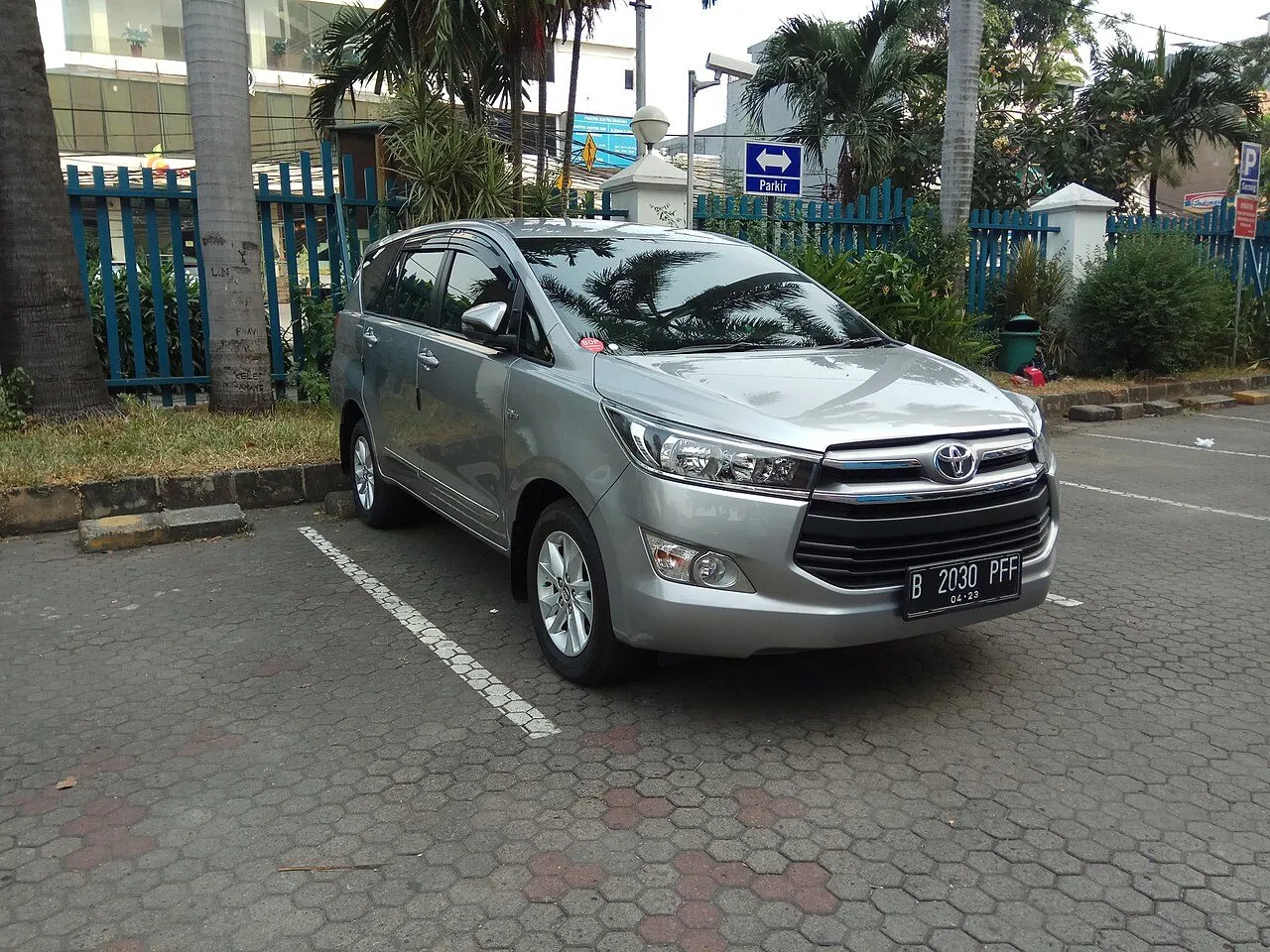 Toyota Innova 2.0G AT 2018, ảnh 2