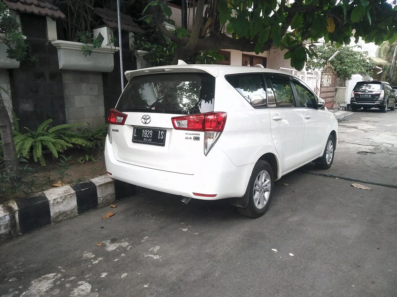 Toyota Innova 2.0G AT 2017, ảnh 2