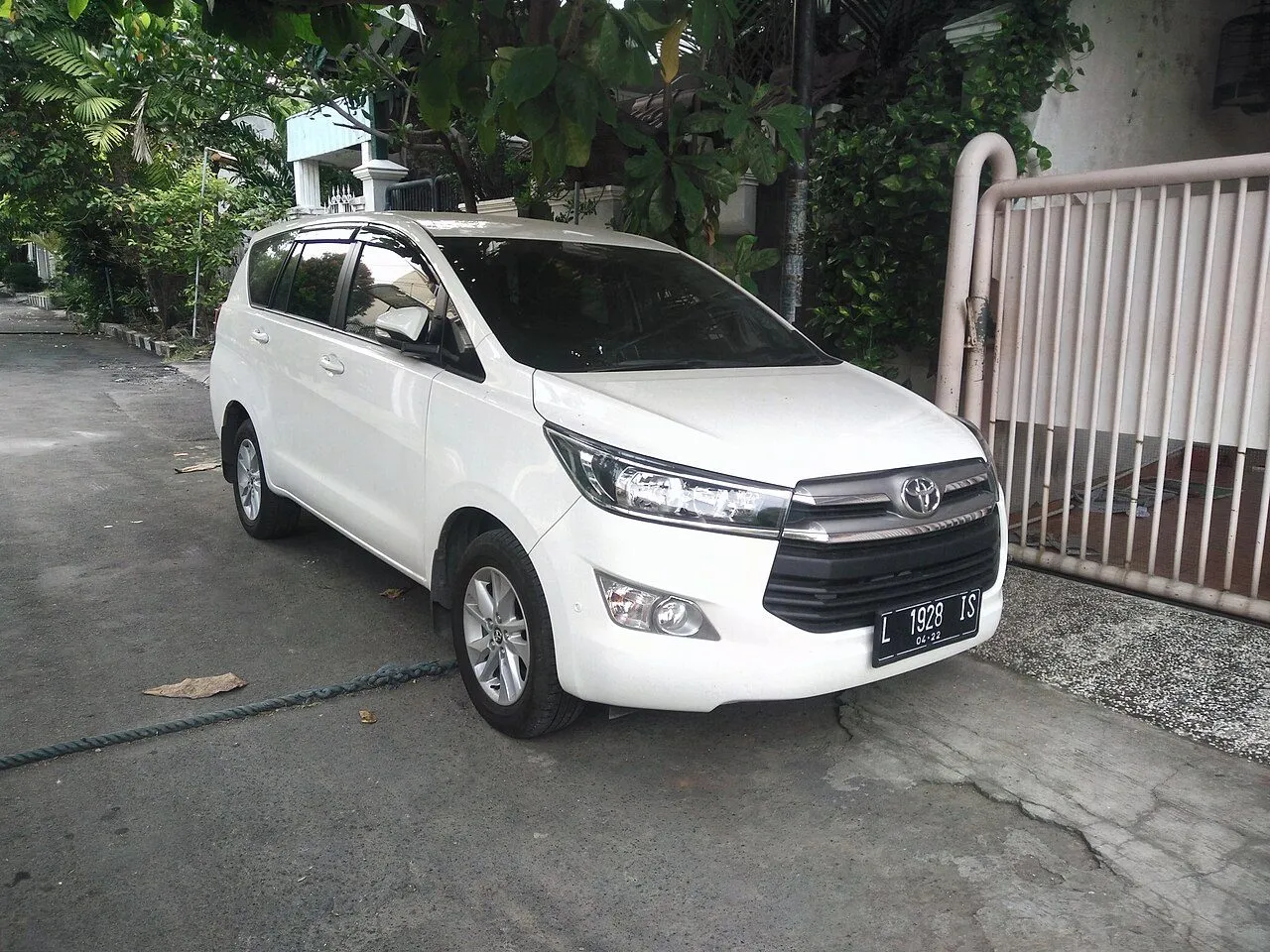 Toyota Innova 2.0G AT 2017