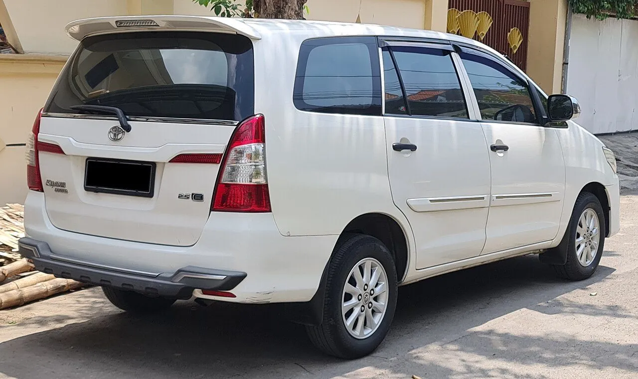 Toyota Innova Venturer 2016, ảnh 2