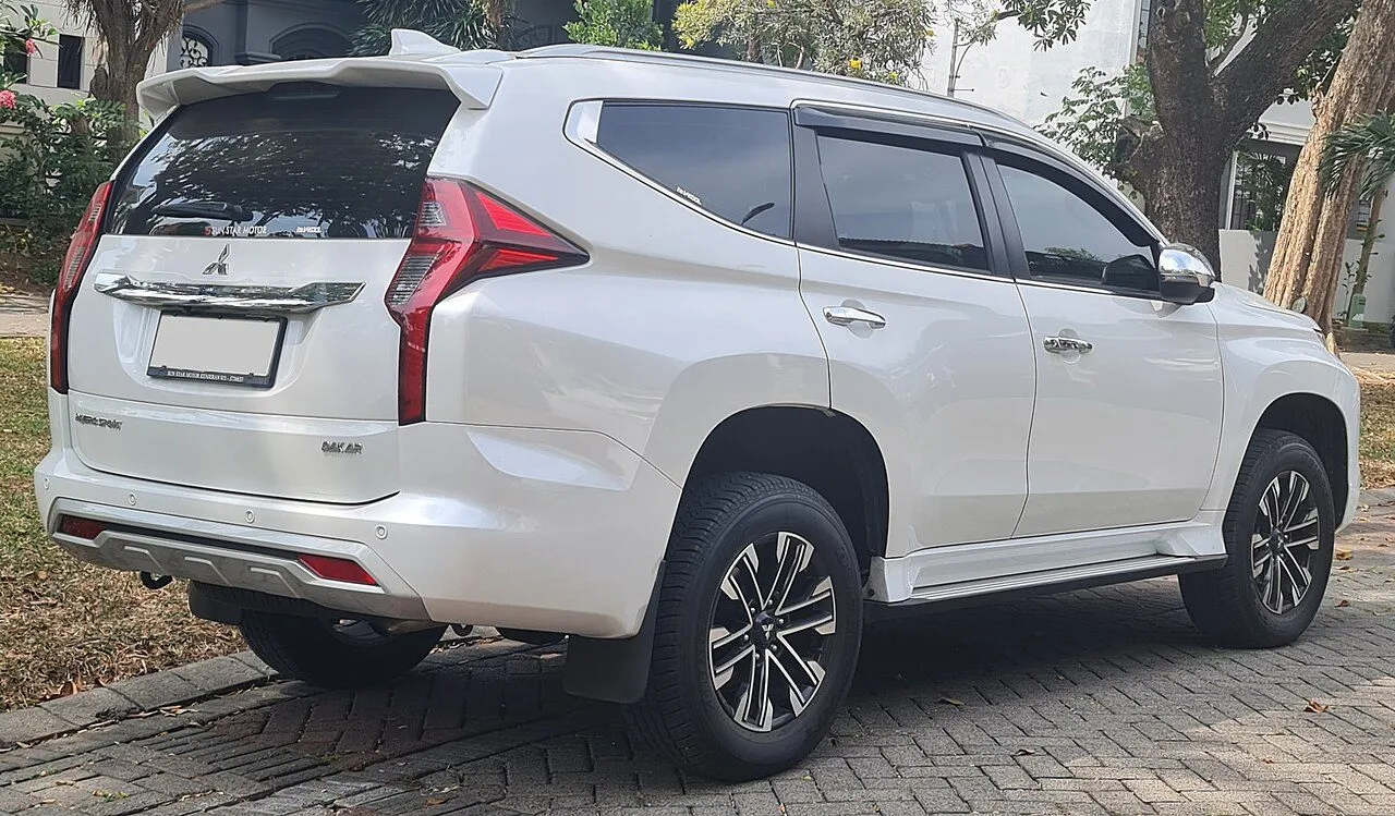 Mitsubishi Pajero Sport 2.4D 4x4 AT Premium 2023, ảnh 2
