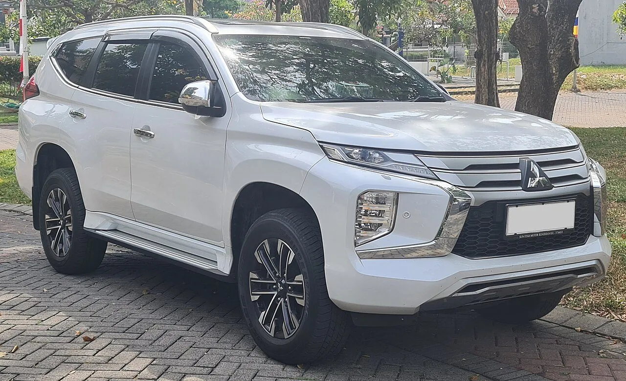 Mitsubishi Pajero Sport 2.4D 4x4 AT Premium 2023