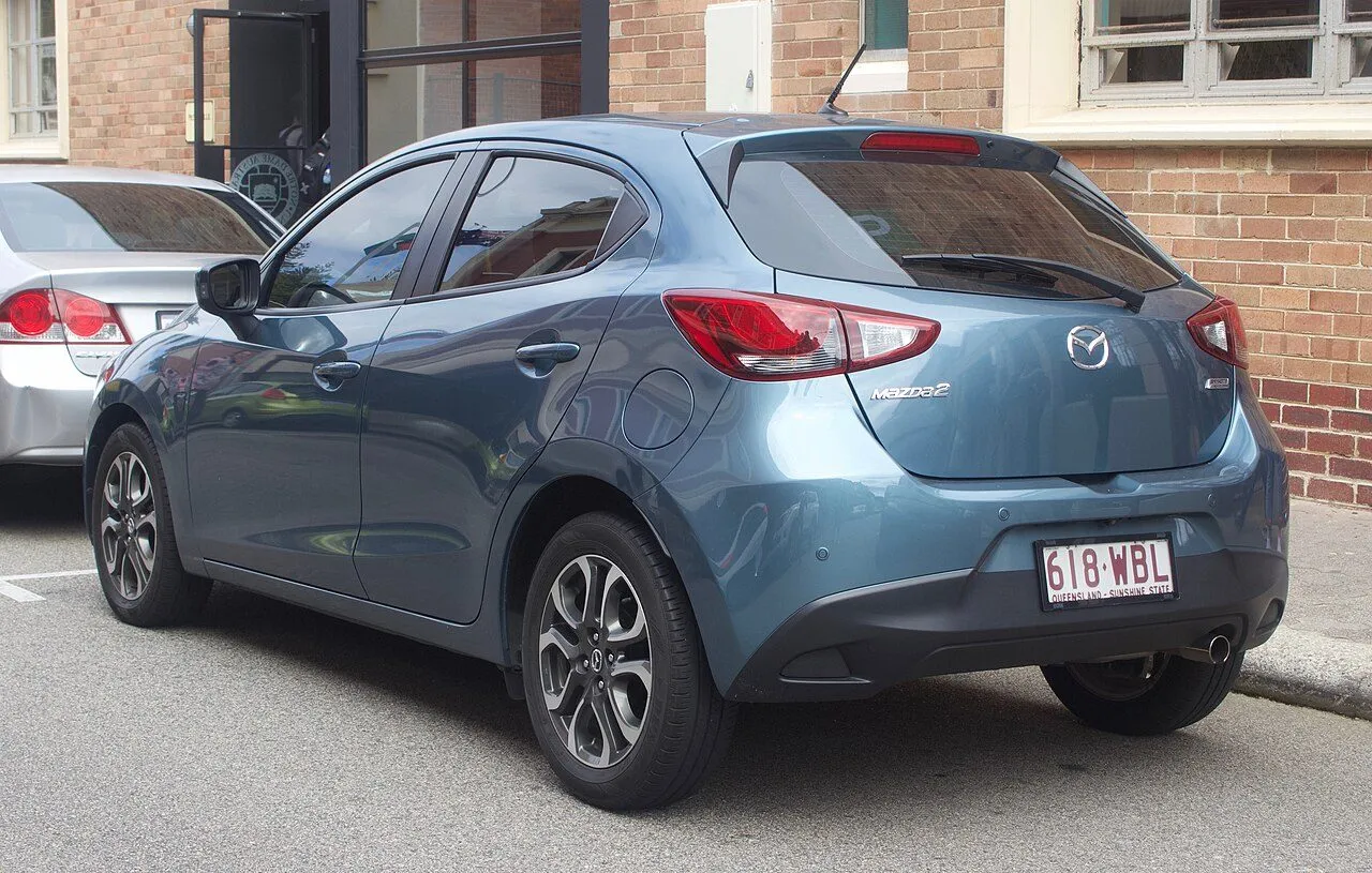 Mazda 2 1.5 AT 2016, ảnh 2