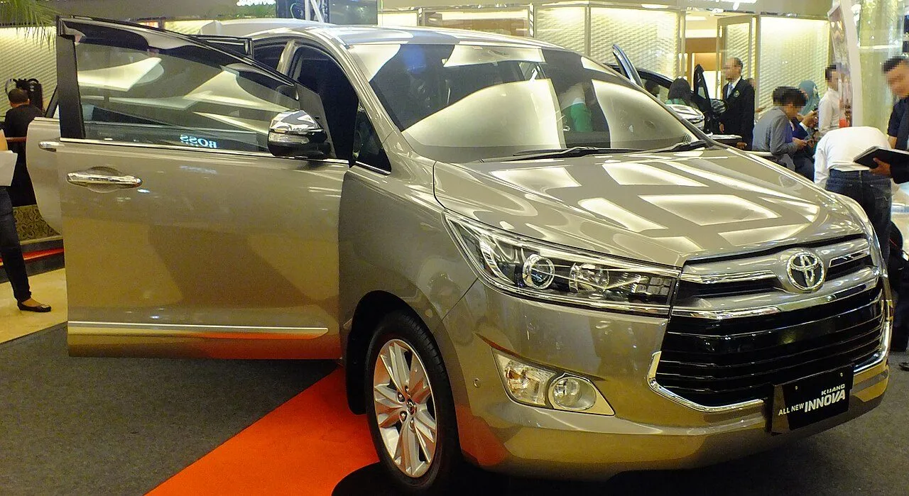 Toyota Innova Venturer 2016