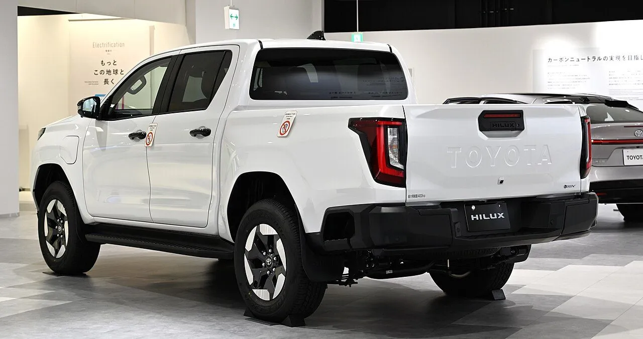 Toyota Hilux 2.4E 4x2 AT 2025