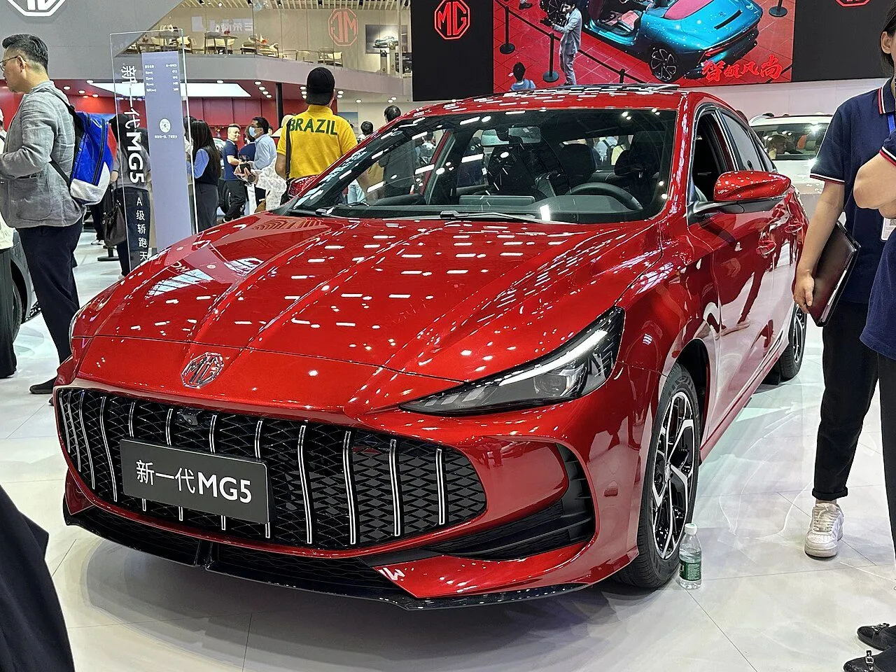 MG 5 STD 2025