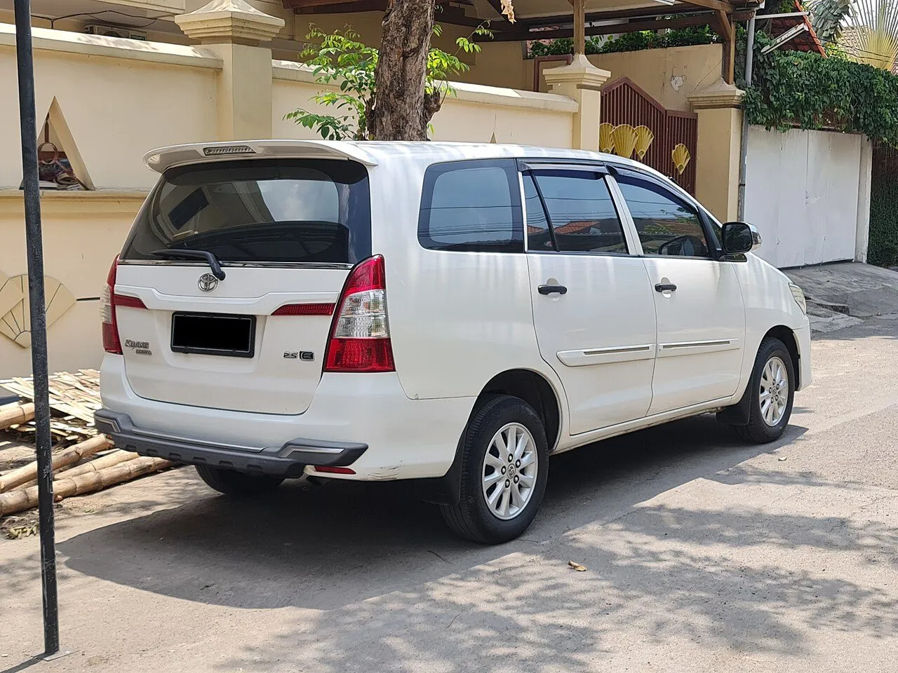 Toyota Innova Cross 2.0V 2016, ảnh 2
