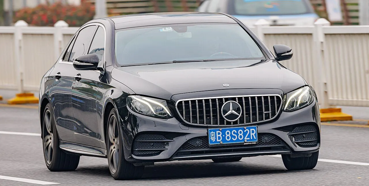 Mercedes-Benz E-Class E 200 Exclusive 2022, ảnh 2