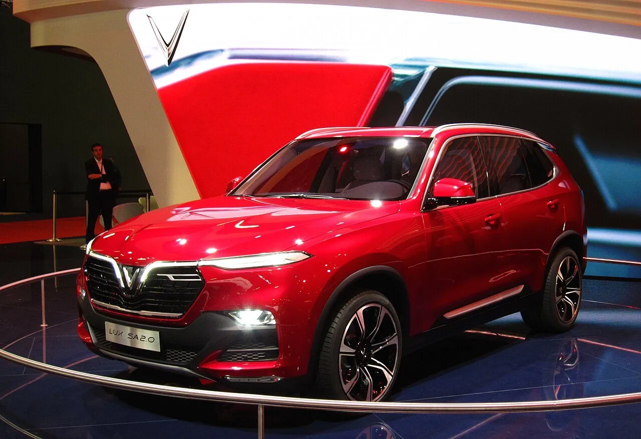 VinFast Lux SA2.0 Tiêu chuẩn 2018