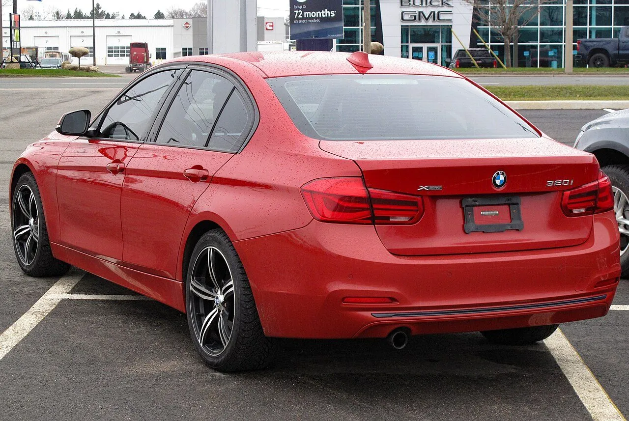 BMW 3 Series 320i M Sport 2016, ảnh 2