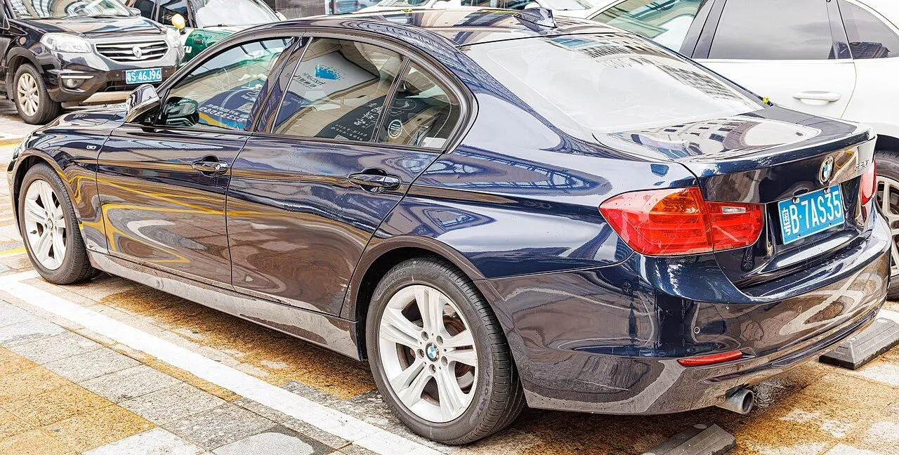 BMW 3 Series 320i Sport Line 2025, ảnh 2