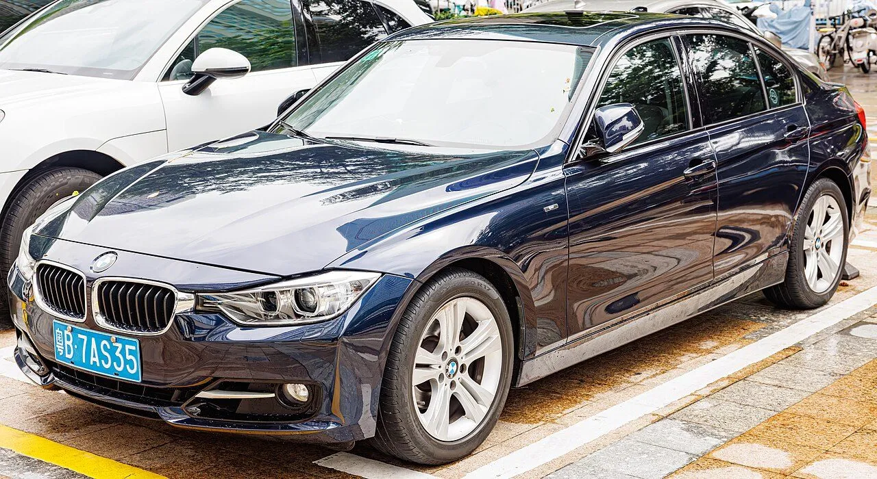 BMW 3 Series 320i Sport Line 2025