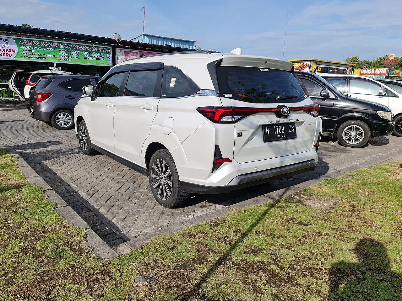 Toyota Veloz Cross CVT Top 2021, ảnh 2