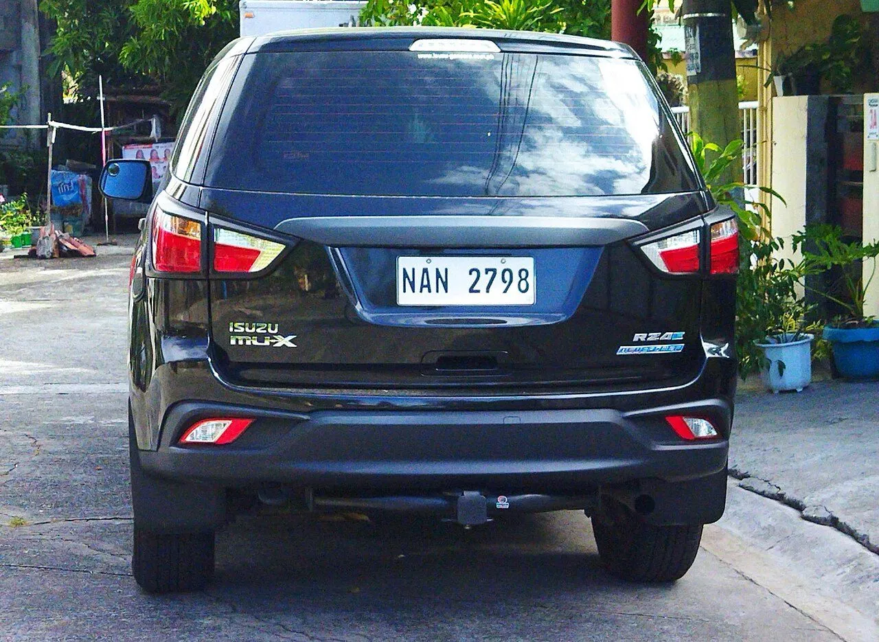 Isuzu mu-X B7 1.9 4x2 MT 2020, ảnh 2