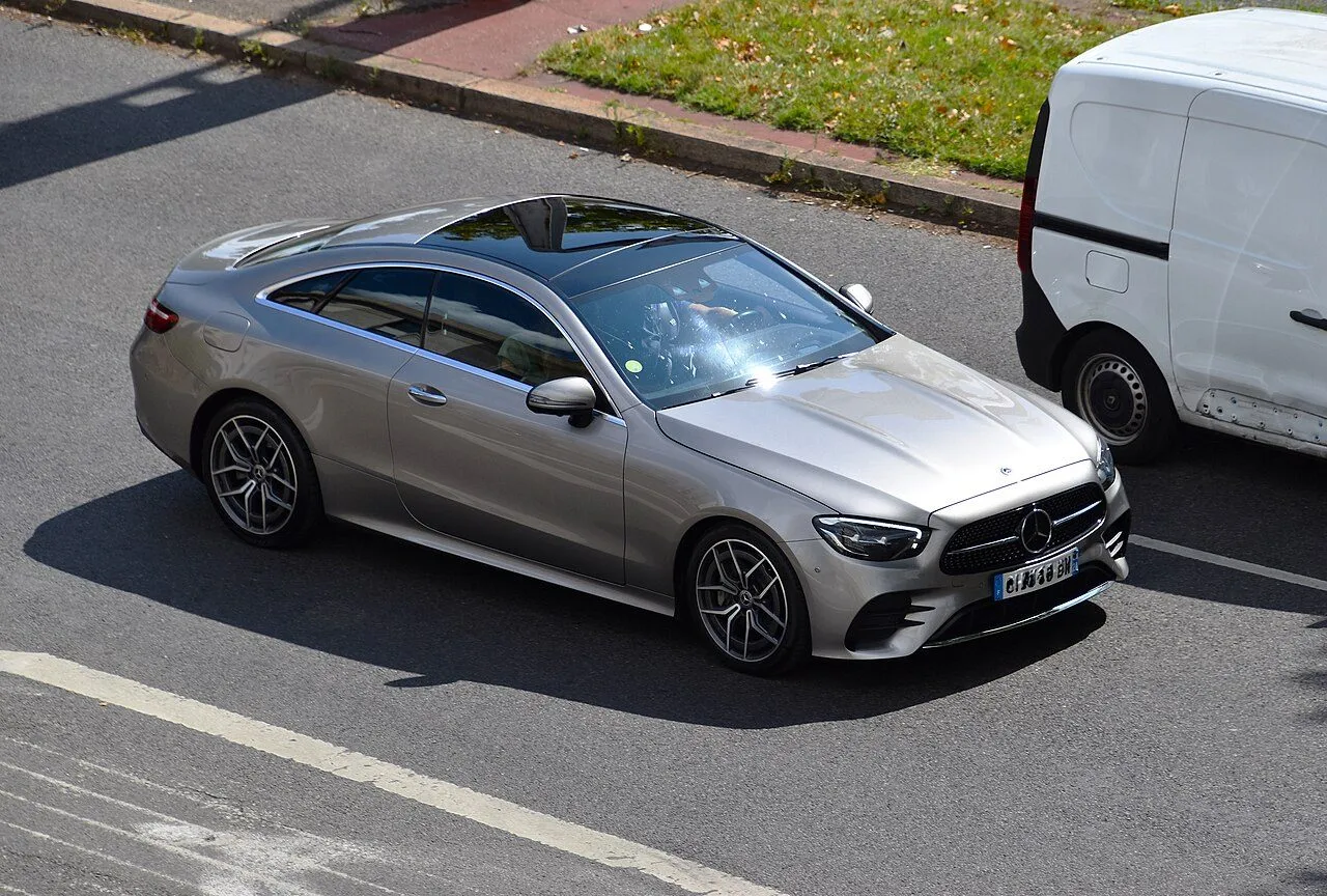Mercedes-Benz E-Class E 300 AMG 2023, ảnh 3