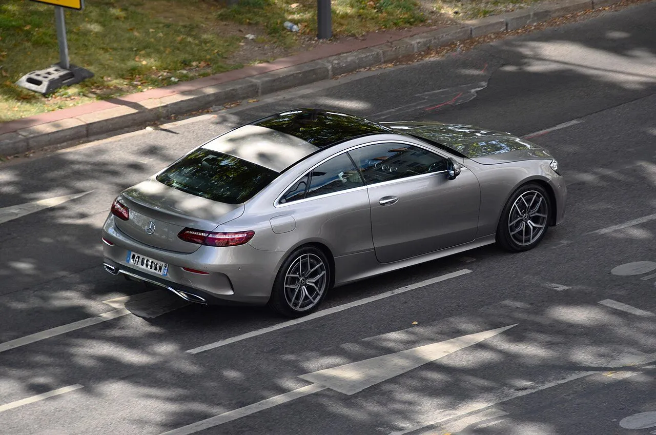 Mercedes-Benz E-Class E 300 AMG 2023, ảnh 4