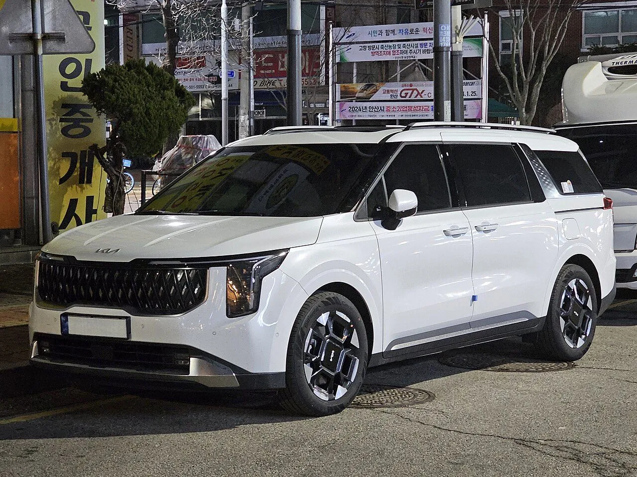 Kia Carnival 2.2D Signature 2024, ảnh 2