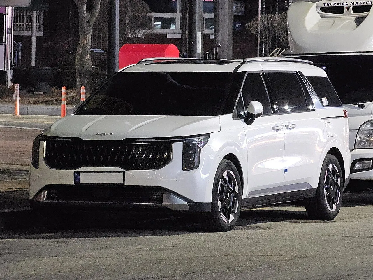 Kia Carnival 2.2D Signature 2024, ảnh 4