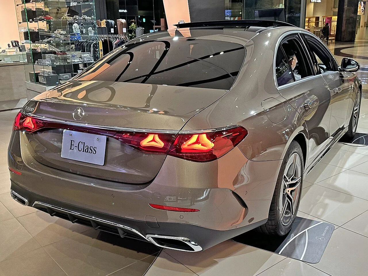 Mercedes-Benz E-Class E 180 2024, ảnh 2