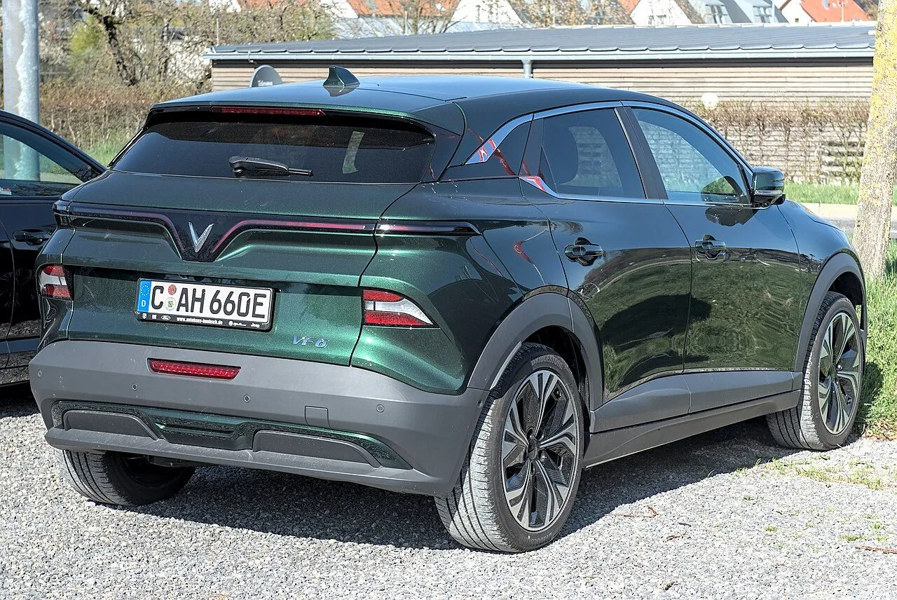 VinFast VF 6 Eco 2025