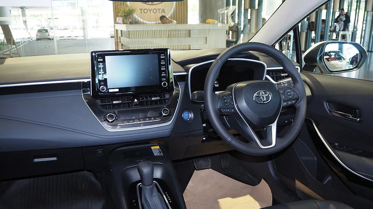 Toyota Corolla Altis 1.8V 2019, ảnh 2