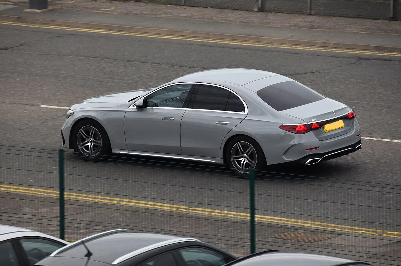 Mercedes-Benz E-Class E 300 AMG 2025, ảnh 2