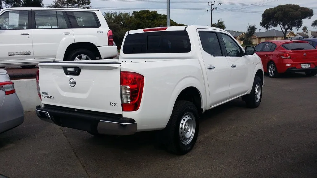 Nissan Navara EL 2WD 2016, ảnh 2