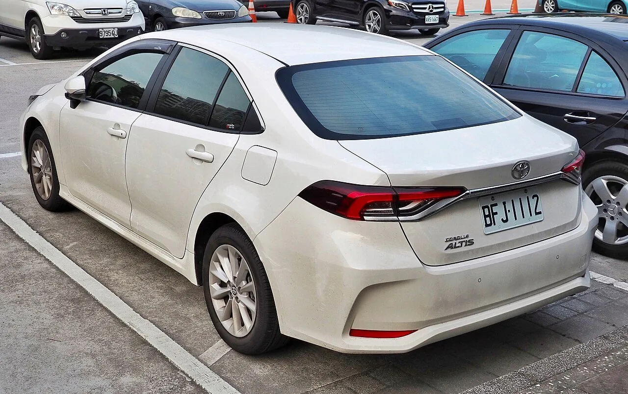 Toyota Corolla Altis 1.8HEV 2019, ảnh 2