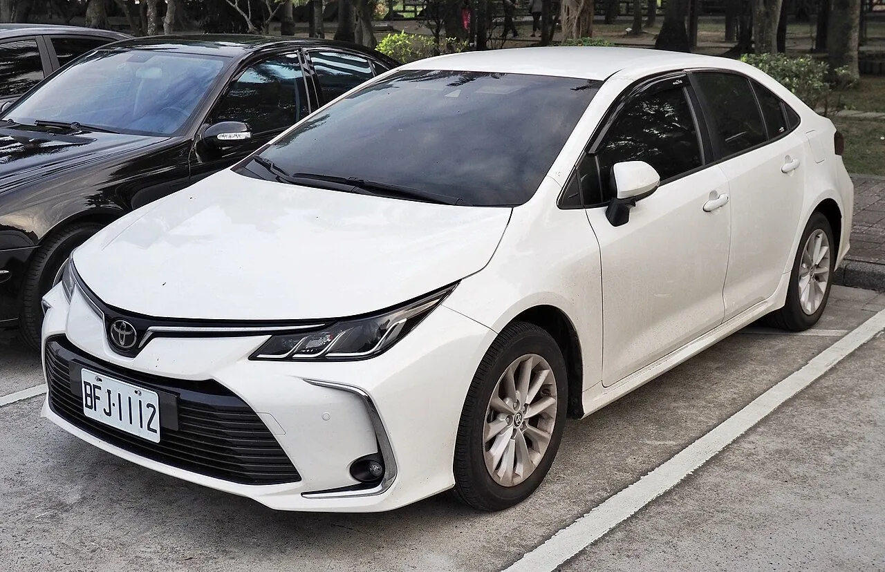 Toyota Corolla Altis 1.8HEV 2019