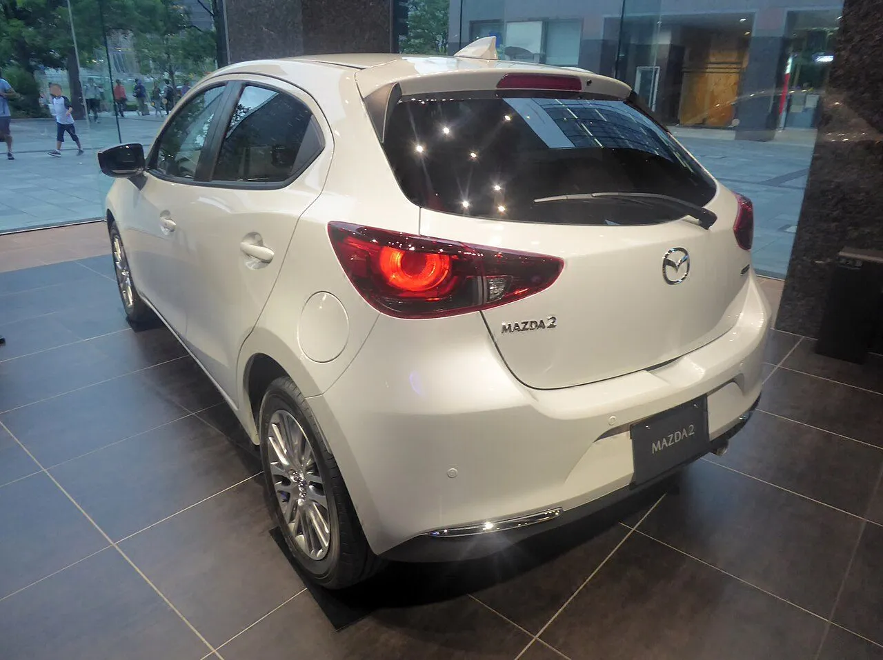 Mazda 2 1.5 Luxury 2019, ảnh 2