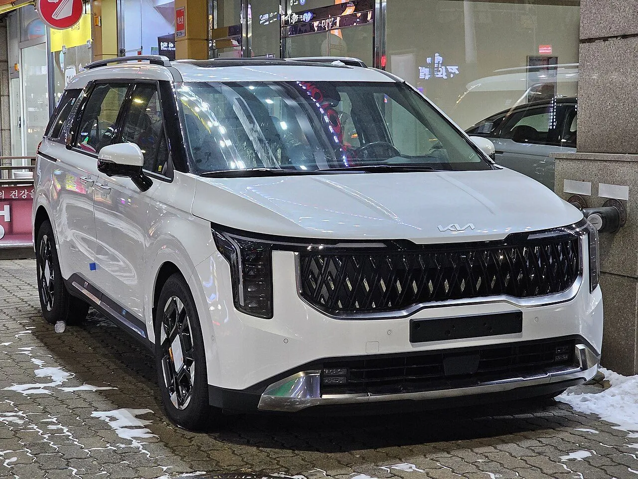 Kia Carnival 2.2D Luxury 2023, ảnh 4