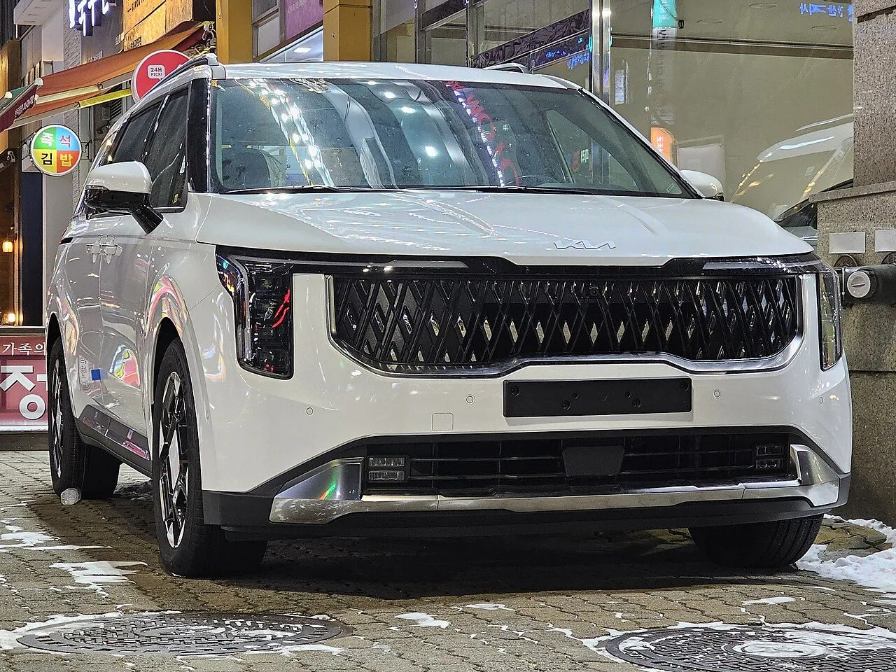 Kia Carnival 2.2D Luxury 2023, ảnh 3