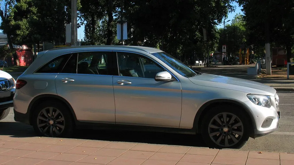 Mercedes-Benz GLC 200 2016, ảnh 2
