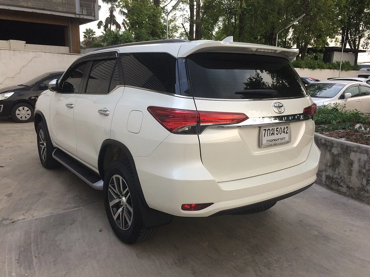 Toyota Fortuner Legender 2.4 AT 2017, ảnh 2