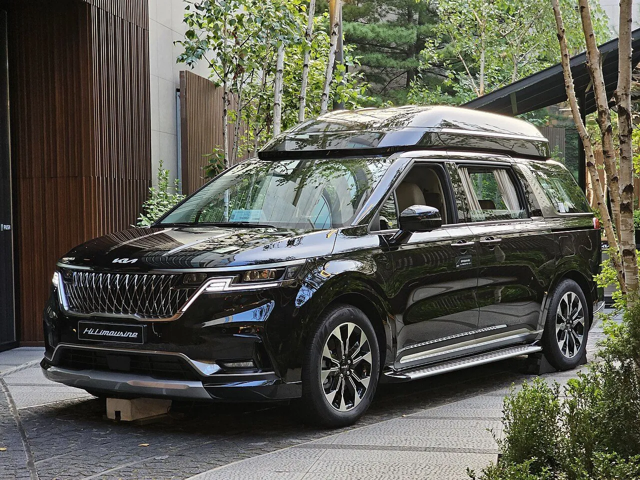 Kia Carnival 2.2D Premium 2023, ảnh 2