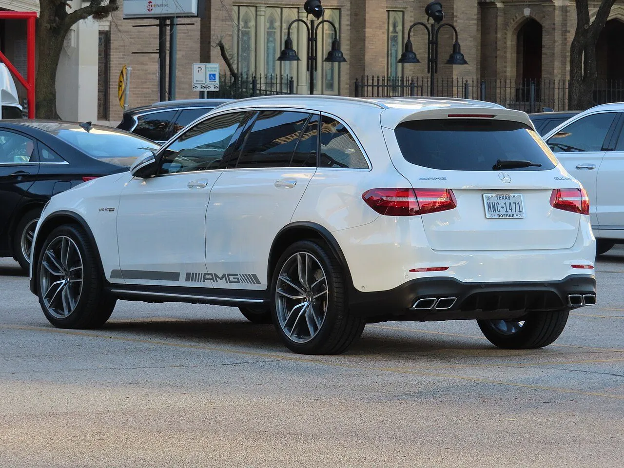 Mercedes-Benz GLC 200 4MATIC 2021, ảnh 2