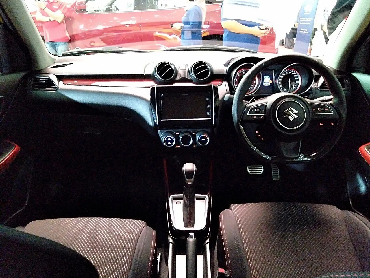 Suzuki Swift GLX CVT 2021, ảnh 2