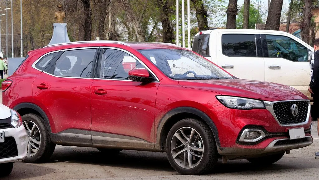 MG HS 1.5T LUX 2023